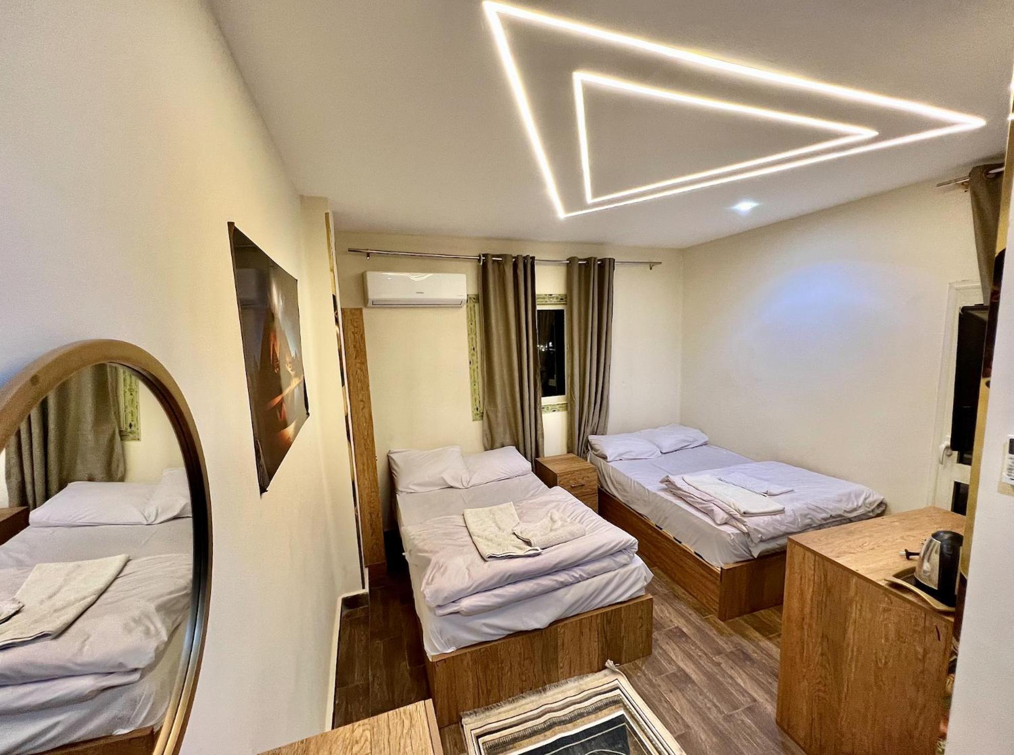 Bed & Breakfast Desert Star Pyramids View